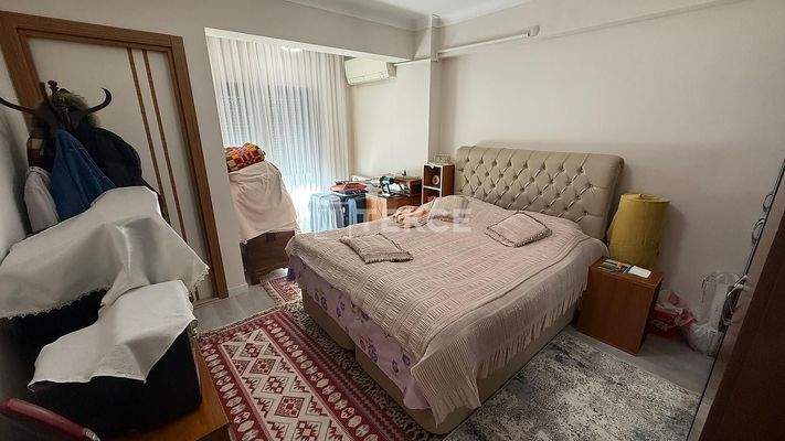 Apartment for Sale with Spacious Balconies in Karşıyaka İzmir