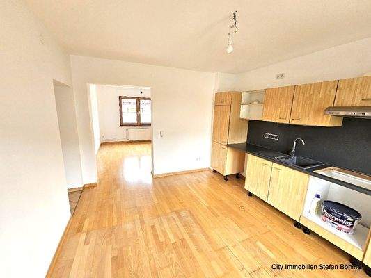 Küche mit Blick zum Wohnzimmer