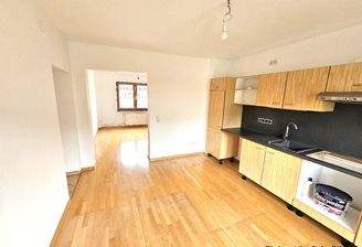 Küche mit Blick zum Wohnzimmer