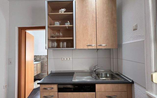 Küche 6 WG Zimmer Stuttgart möbliert Zuffenhausen Wohnen auf zeit bei urbanbnb.jpeg