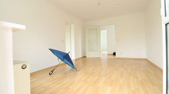 Wohnzimmer mit Balkon