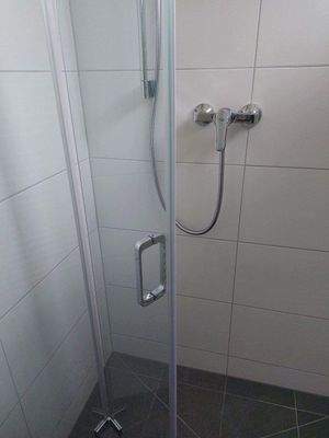 große begehbare Dusche.jpg