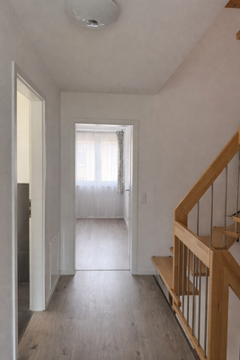 Flur 1. OG mit Treppe zum 2.OG/Dachstuhl