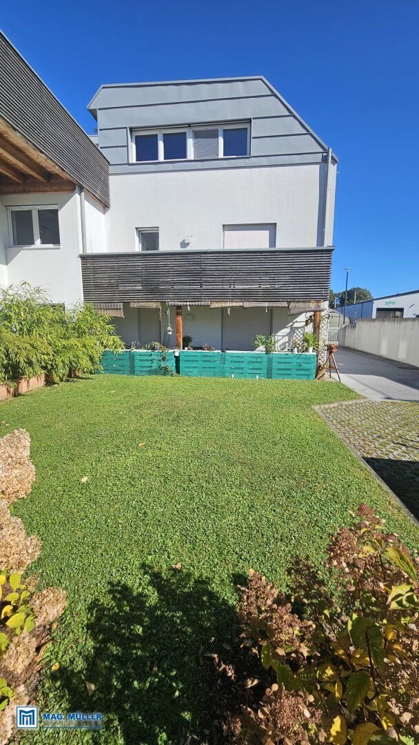 Terrasse inklusive : Moderne, hochwertige 1,5-Zimmer-Whg mit rund 32 m2 + 8 qm Terrasse im ruhigen Alt-Liefering (T2)