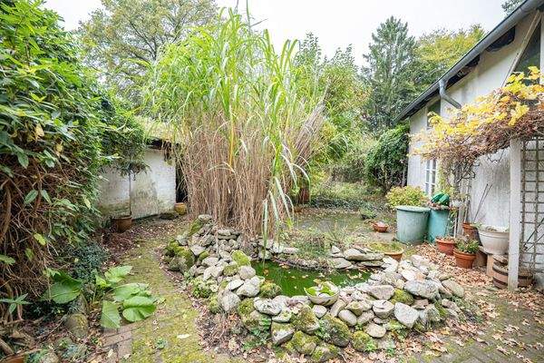 Innenhof mit Blick in den Garten