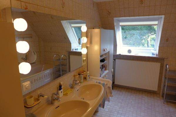 Badezimmer Waschtisch OG