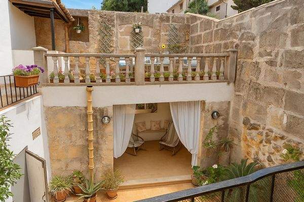 Charmante Terrasse mit Pflanzen