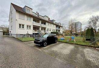 Außenansicht + Kfz-Stellplatz