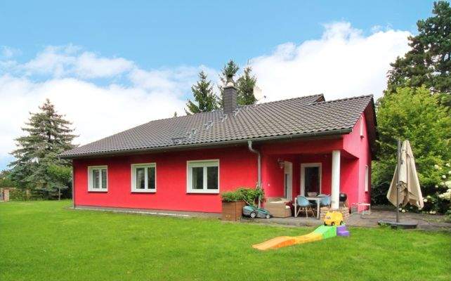 Seitenansicht und Terrasse