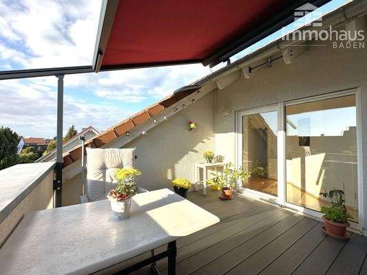 Markise halb ausgefahren