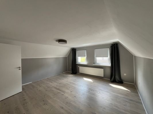 OG: großes Schlafzimmer