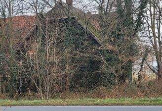 Haus und Nebengebäude.jpg