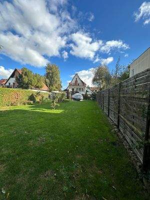 Rückansicht mit Grundstück