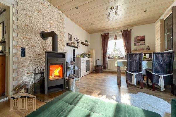 Wohnzimmer mit Kamin