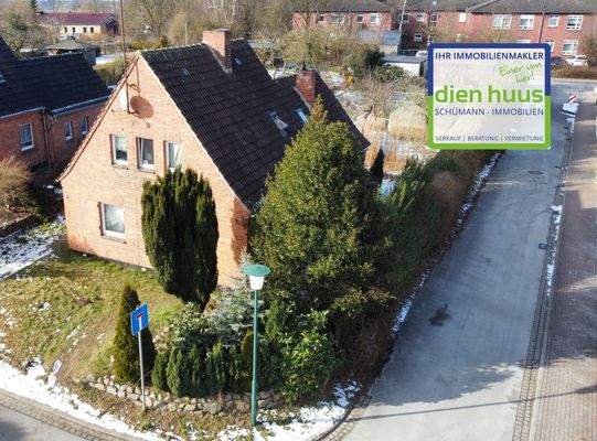 Einfamilienhaus mit weitläufigem Grundstück