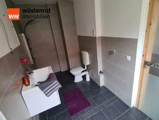 Tageslichtbad Erdgeschoss mit Dusche