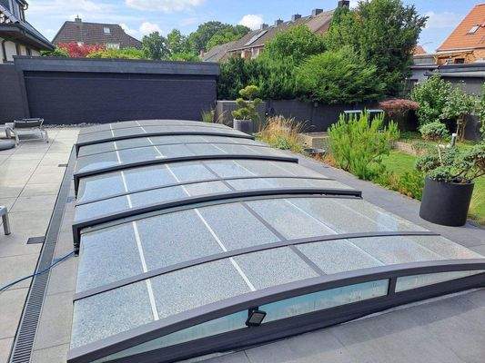 geschlossener Außenpool