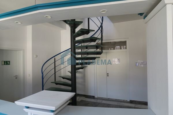 225.04-Treppe ins DG