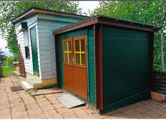 Gartenhaus+kl. Blockbohlenhaus - Rückseite