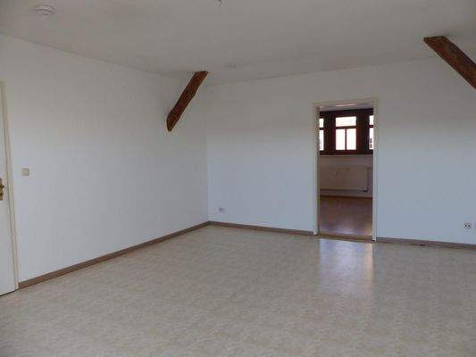 Wohnzimmer mit Zugang zum Schlafzimmer