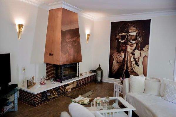 Kamin mit Kupferhaube