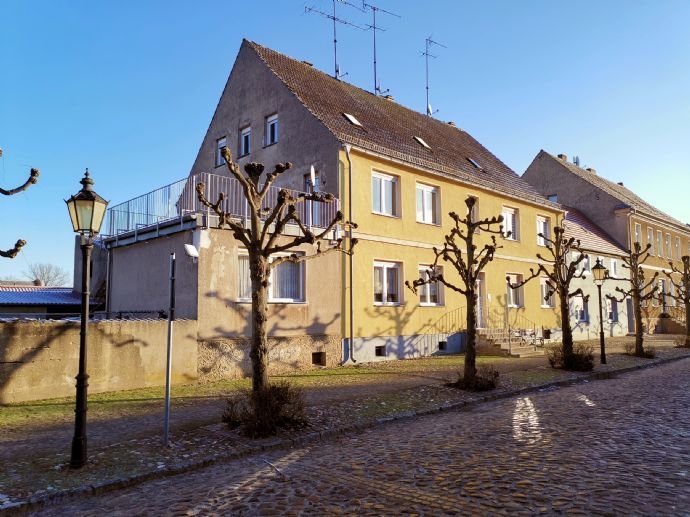 Investment: kl. Mietshaus Zentrumslage Friesack(prov.-frei) ca. 367 m² Mietfläche, großes Grundstück