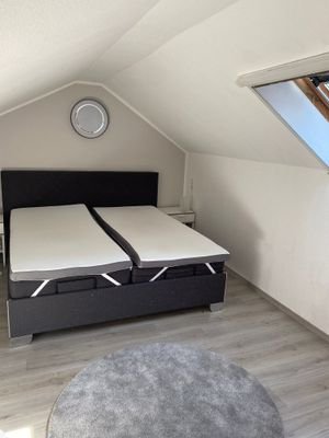 Schlafzimmer (DG)