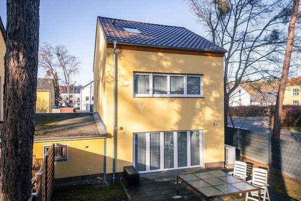 Hausansicht von der Gartenseite 