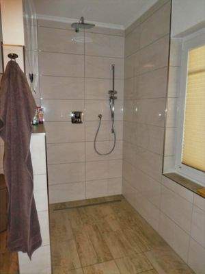 Dusche im Bad