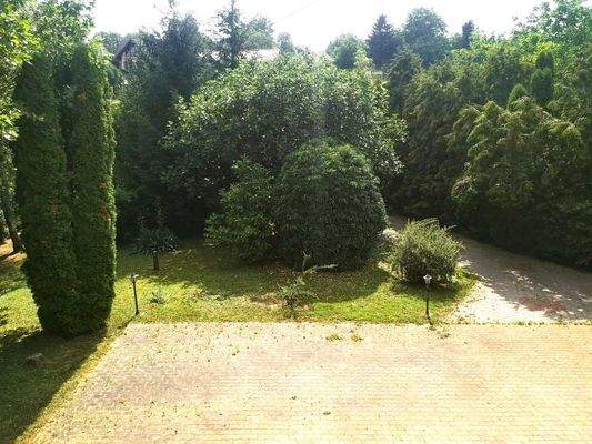  Parkplatz vor dem Haus