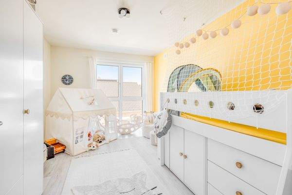 Großzügiges, lichtdurchflutetes  Kinderzimmer mit vielseitiger Nutzung