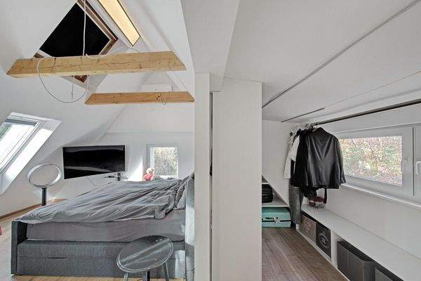 Schlafzimmer u. Ankleide im DG