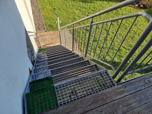 Außentreppe hinten