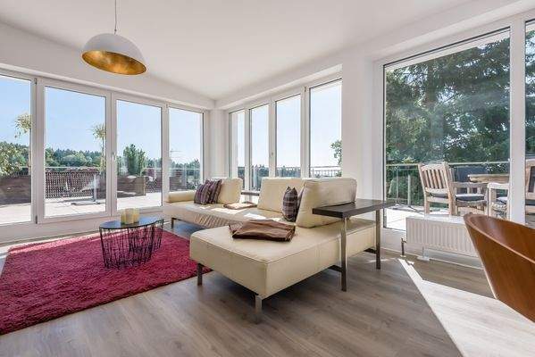 Großzügiger u. lichtdurchfluteter 