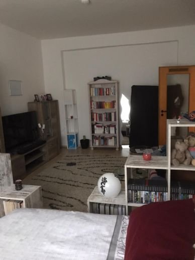 1 5-Raum-Wohnung mit Einbauküche sucht