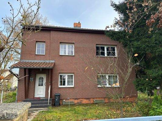 Hausansicht von der Straße.JPG