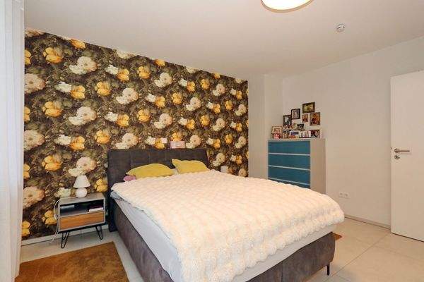 helles, großes Schlafzimmer