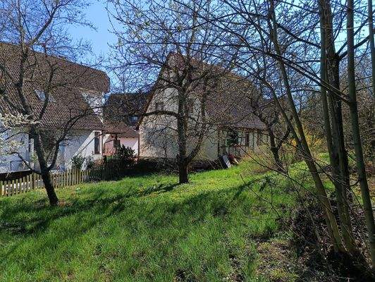 Blick auf Bestand und Nachbarhaus