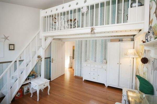 Kinderzimmer mit Hochbett 