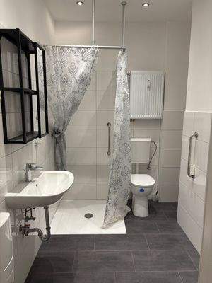 Badezimmer mit Dusche