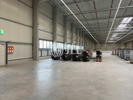 Innenansicht Halle - JLL