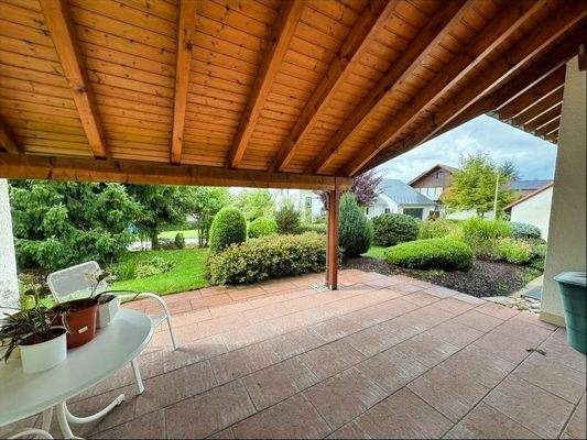 große Terrasse - überdacht