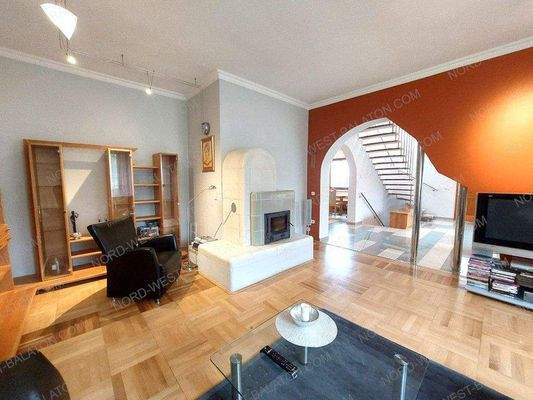 Wohnzimmer mit Kachelofen