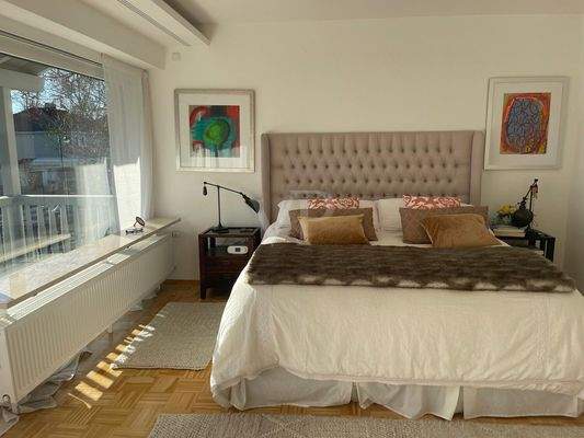 Schlafzimmer mit Balkon - Einrichtungsbeispiel