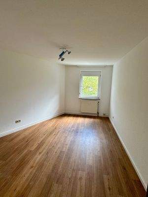 Leeres Zimmer mit Fenster