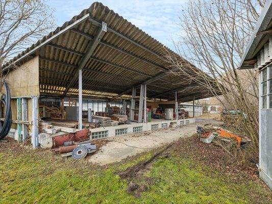 überdachte Lagerfläche