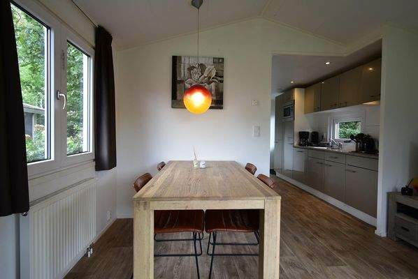 Chalet Bad Hoophuizen Wohnzimmer  03