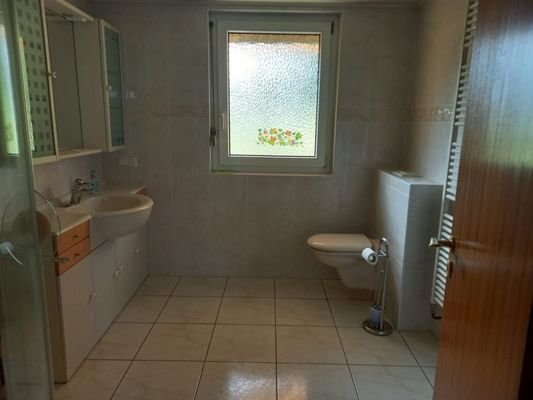 Duschbad und WC