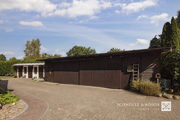 Ställe, Sattelkammer, Werkstatt und Garagen