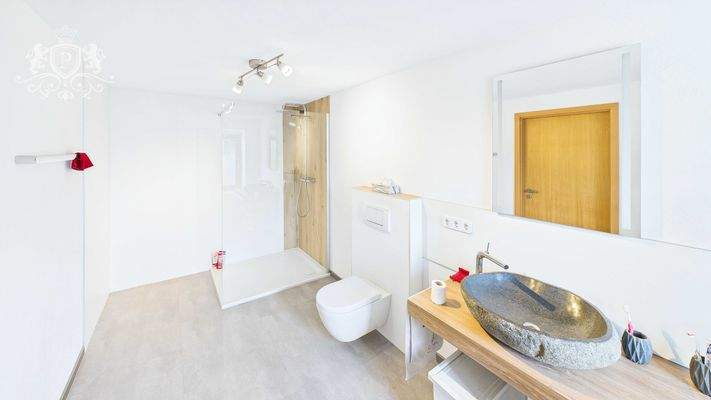 CAM01984G0-PR0423-STILL035